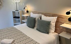 Maison cosy et jardin verdoyant